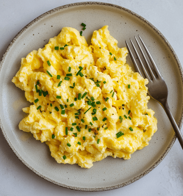 Creamy High-Protein Scrambled Eggs packed with cottage cheese and spinach for a filling, nutritious breakfast in under 10 min!