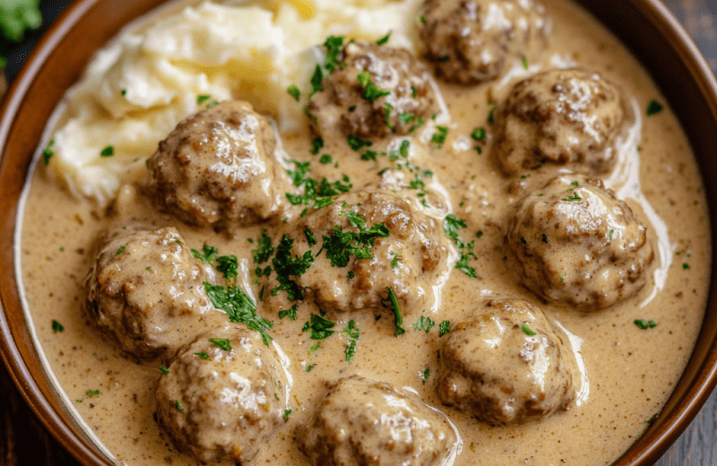 Classic Swedish Meatballs in Creamy Gravy