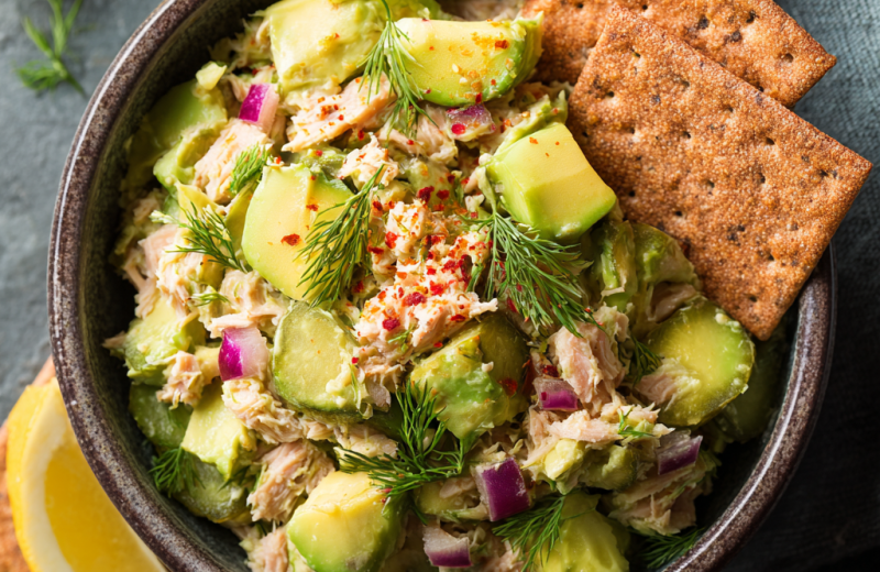 5-Min Avocado Tuna Smash with Crackers
