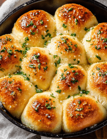 Easy Garlic Butter Dinner Rolls