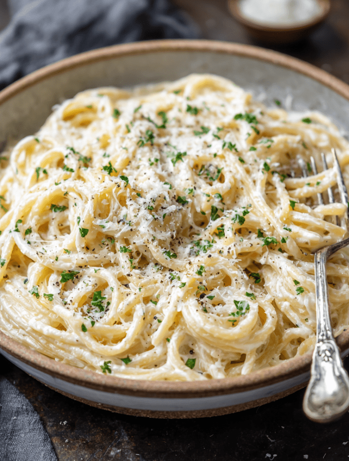 5-Ingredient Creamy Garlic Parmesan Pasta