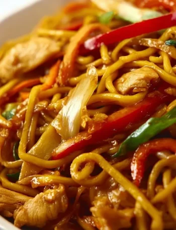 Delicious quick and easy chicken chow mein in a bowl