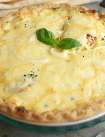 Delicious Southern Tomato Pie, a summer comfort food classic with fresh tomatoes.