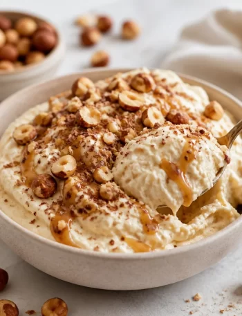 No-bake Min Protein Hazelnut Praline Cloud snack with hazelnut topping